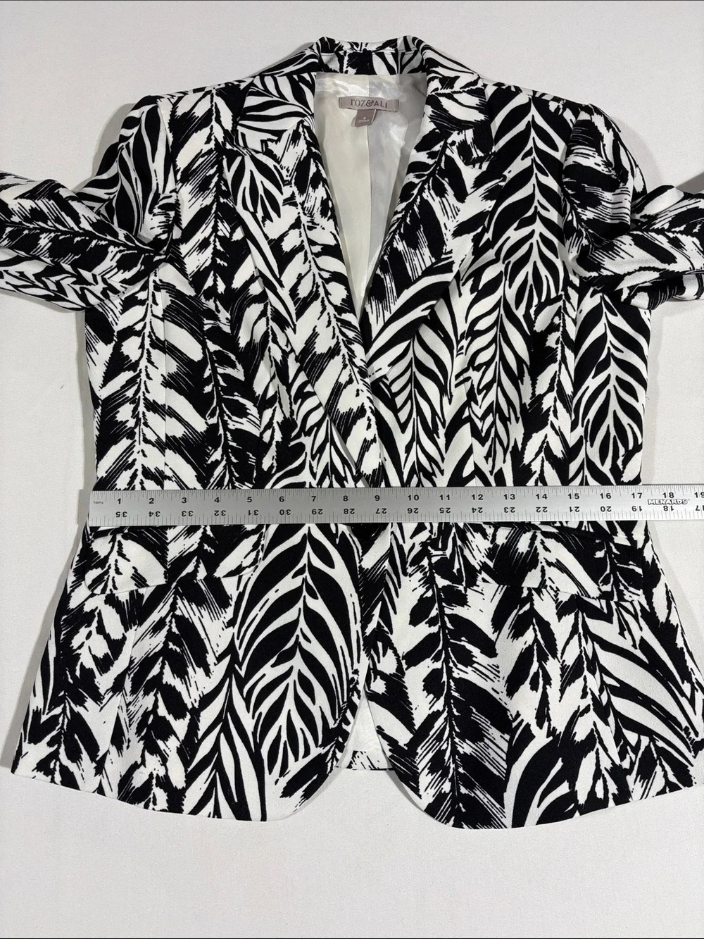 Roz & Ali Leaf-Print Blazer size 6 NWT